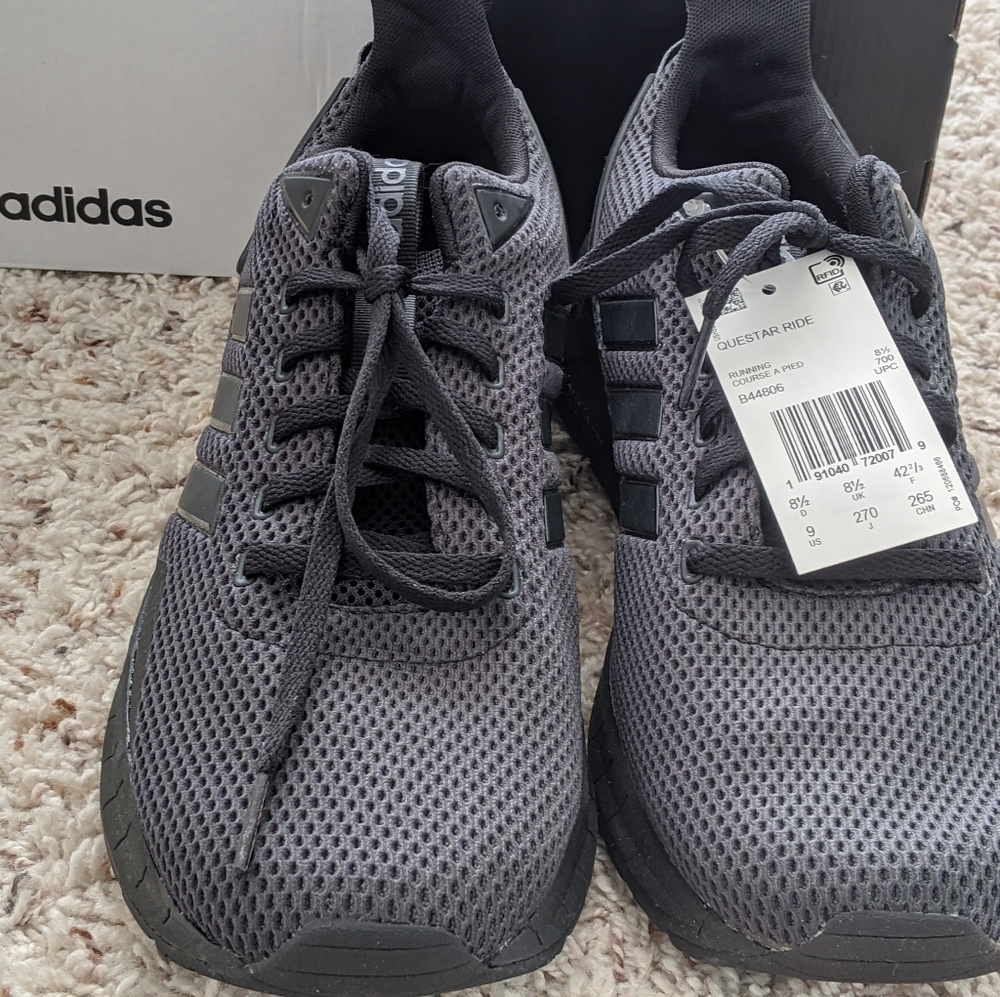 Adidas men's size 9 all black shoes new in box